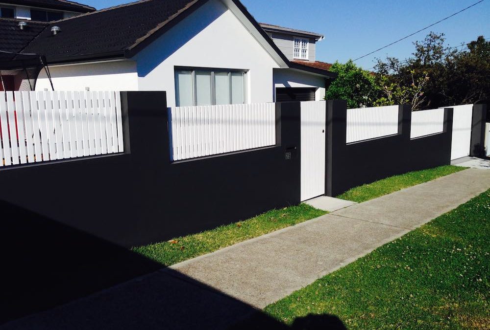 5 Best house fencing options for homeowners on a limited budget